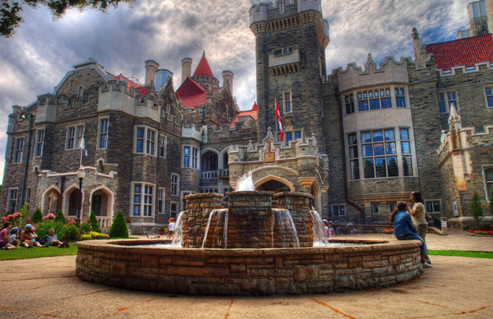 با پرواز تهران به تورنتو از قلعه کاسا لوما دیدن کنید