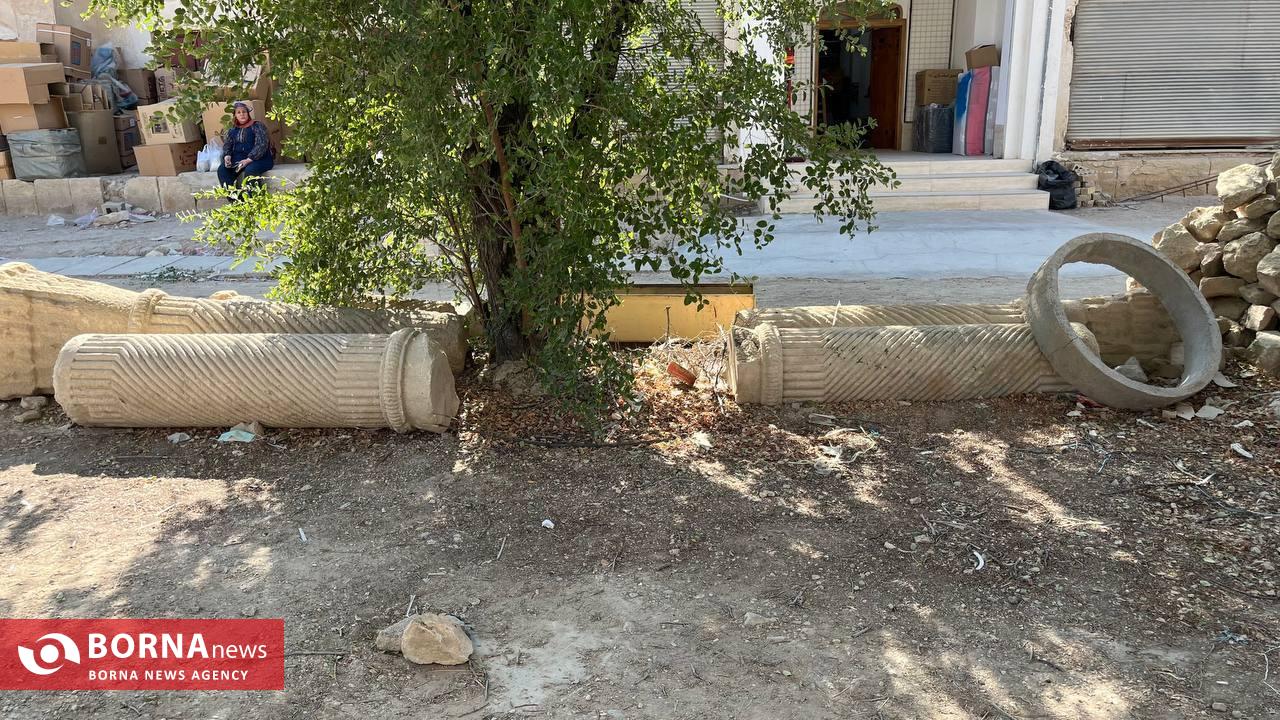 این کاروانسرا ثبت ملی است!/ دفن سر ستون‌های صفوی لا‌ به لای نخاله‌های ساختمانی