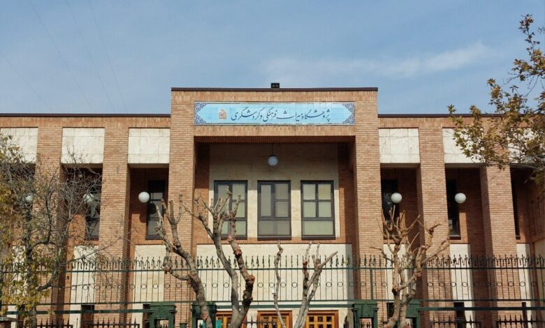 نامه جمعی از باستان شناسان پیشکسوت خطاب به صالحی امیری در حمایت از رئیس پژوهشگاه میراث فرهنگی نامه جمعی از باستان شناسان پیشکسوت خطاب به صالحی امیری در حمایت از رئیس پژوهشگاه میراث فرهنگی