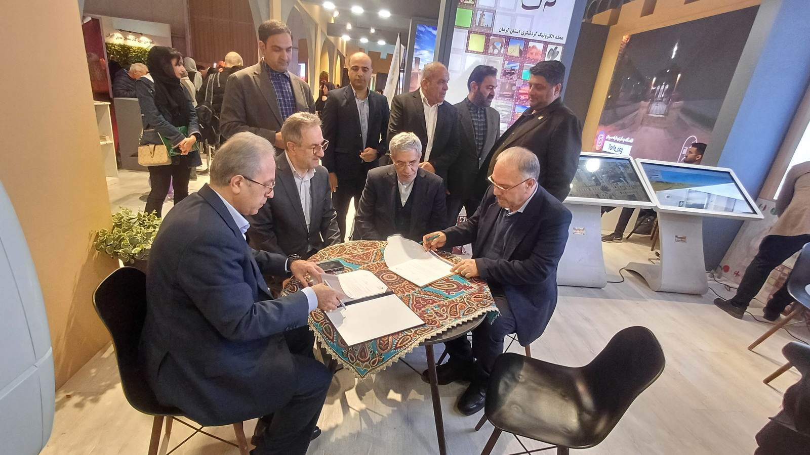 همکاری اداره کل میراث فرهنگی، گردشگری و صنایع دستی استان کرمان و دکاپست همکاری اداره کل میراث فرهنگی، گردشگری و صنایع دستی استان کرمان و دکاپست
