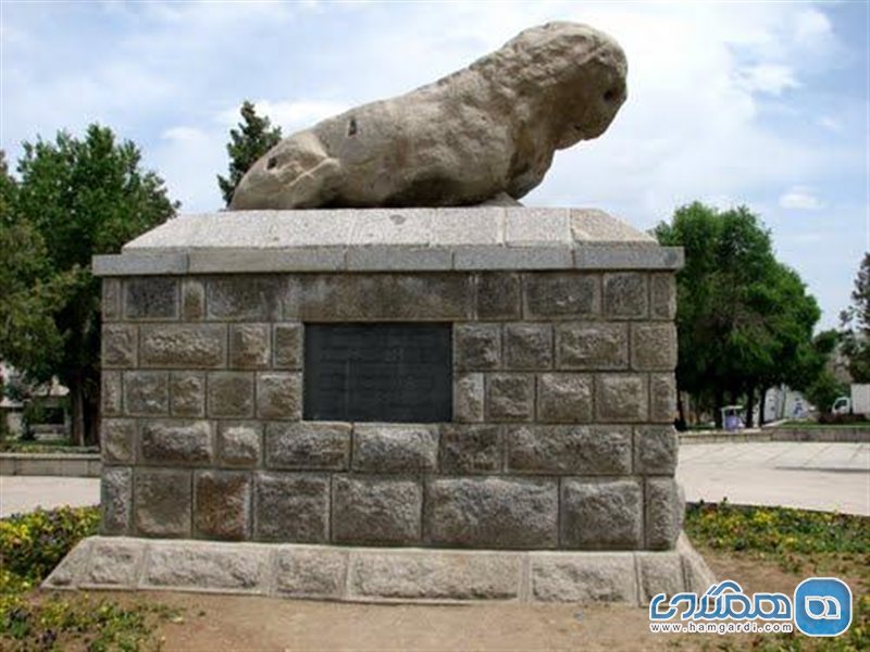 مجسمه شیر سنگی