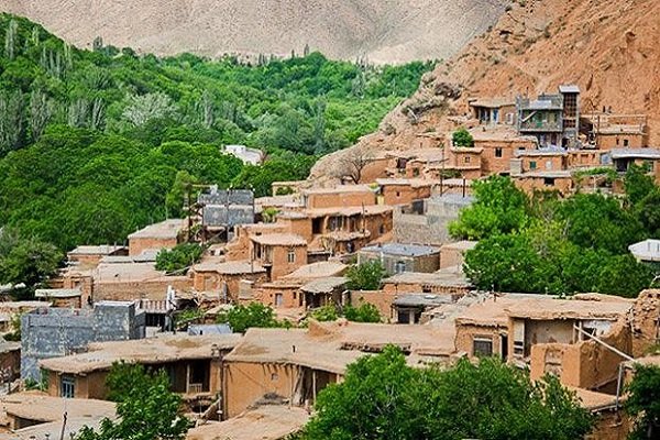 روستای روئین؛ بهشت پلکانی ایران با عطر شکوفه‌ها و هنر دست