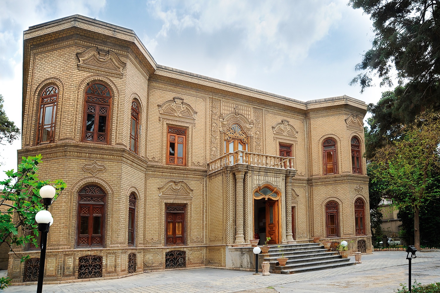 انعکاس تاریخ در ظروف موزه «آبگینه»/ تولیدی