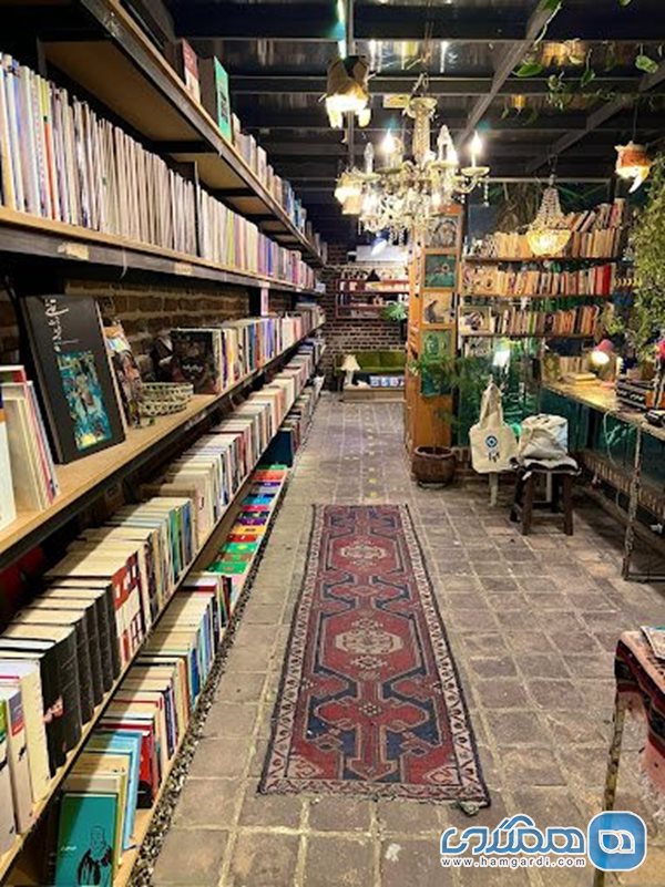 کافه عمارت روبرو