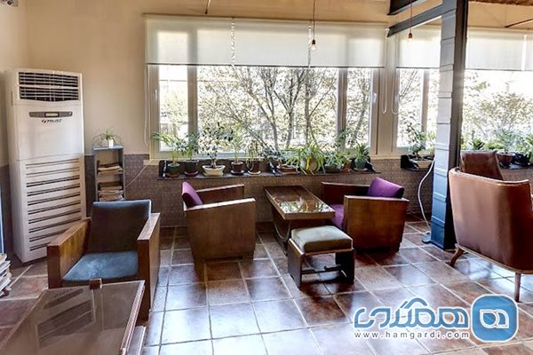 کافه نزدیک کتاب