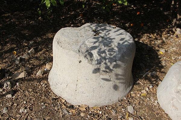 شناسایی پایه ستون‌های ساسانی که در یک خانه شخصی رها شده‌اند!