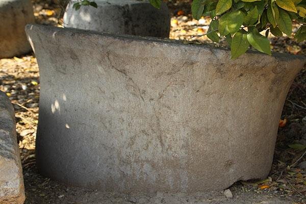 شناسایی پایه ستون‌های ساسانی که در یک خانه شخصی رها شده‌اند!