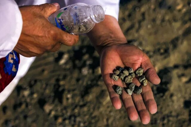 عکس‌هایی از زائران در حال «رمی جمرات»