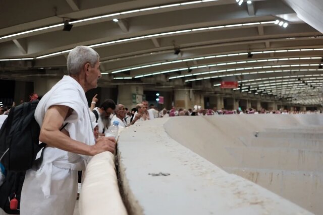 عکس‌هایی از زائران در حال «رمی جمرات»