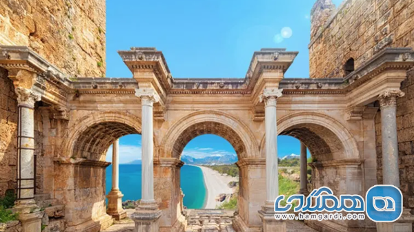 دروازه هادریان