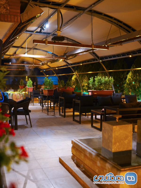 باغ رستوران سیلک رود: شبی خاطره انگیز با موسیقی زنده