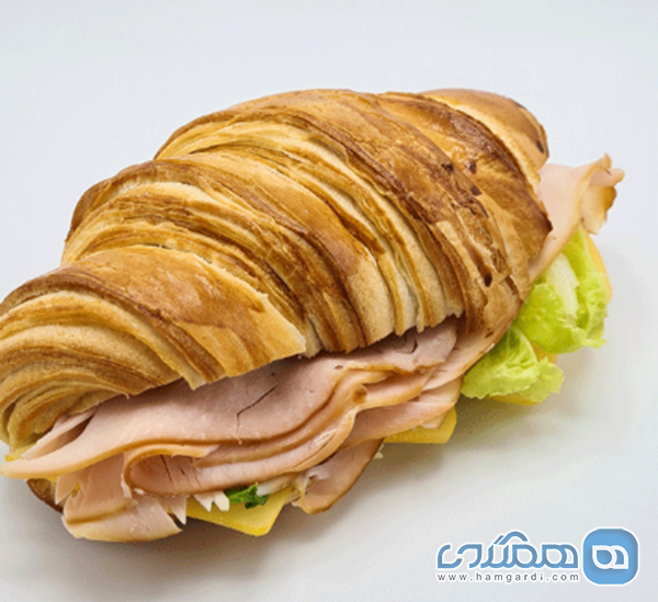 ساندویچ کروسان بوقلمون