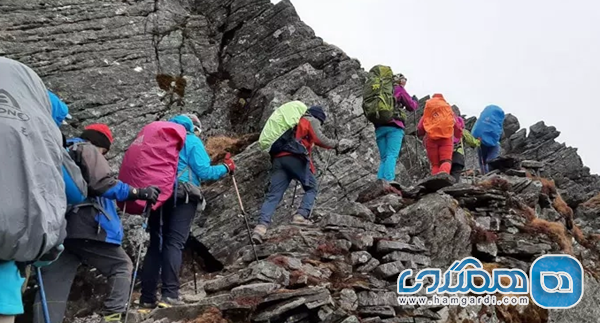 کوهنوردی و چشم اندازهای کوهستانی در تابستان