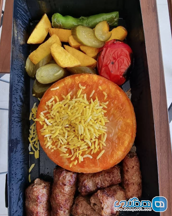 بازخورد مشتریان: مقایسه تجربه حضوری و آنلاین