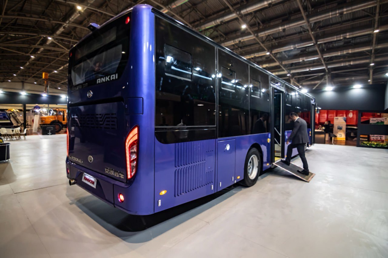 اتوبوس شهری کارمانیا در نمایشگاه حمل و نقل و ترانزیت اصفهان