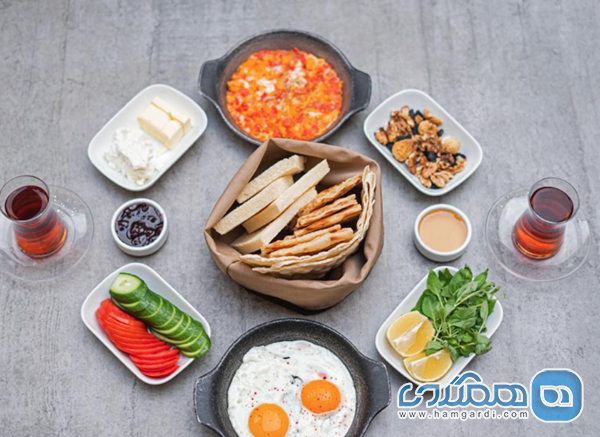 منو شناسی و خدمات ویژه: تنوع غذایی و صبحانه های سلف سرویس