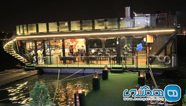 کافه کشتی رویال لانژ (Royal Lounge): تجربه پاییزی بر روی آب