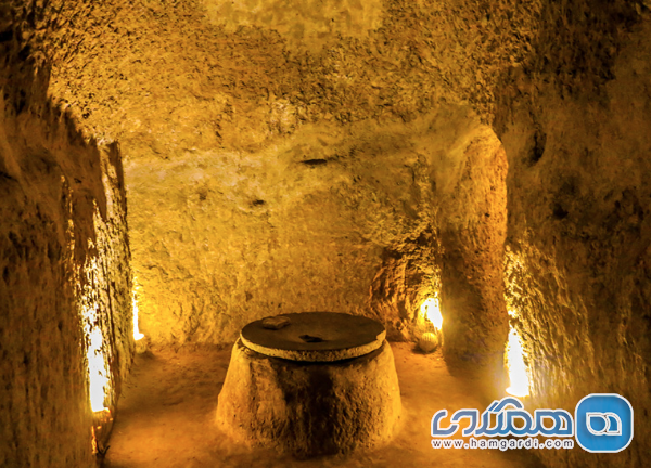 راهنمای سفر پاییزی به کویر مرنجاب (1404) شهر زیرزمینی اویی