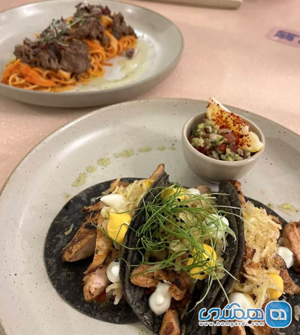 فلسفه بی بای: تمرکز بر تازگی و تخصص