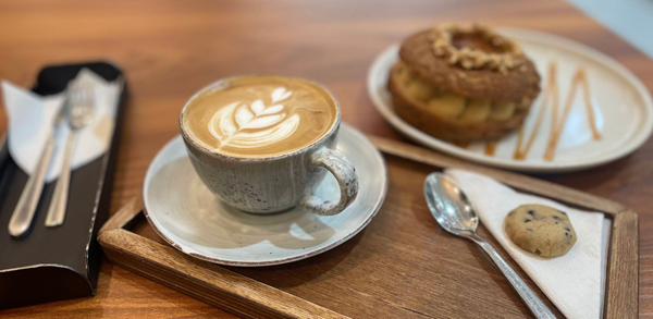 هویت و موقعیت مکانی: درک معمای "فلور" و موقعیت استراتژیک