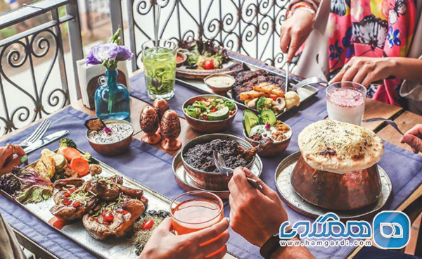 تنوع و اصالت منو (بین المللی یا سنتی): پاسخ به سلایق متنوع