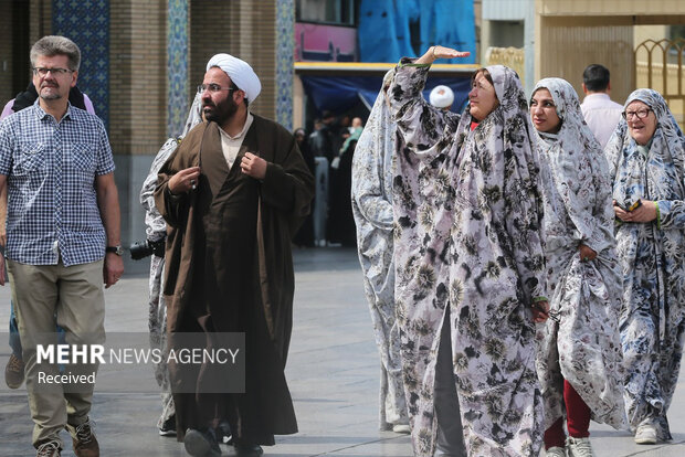 بررسی حضور گردشگران‌ خارجی در حرم‌ حضرت‌معصومه(س)، پیشتازی آمریکایی ها