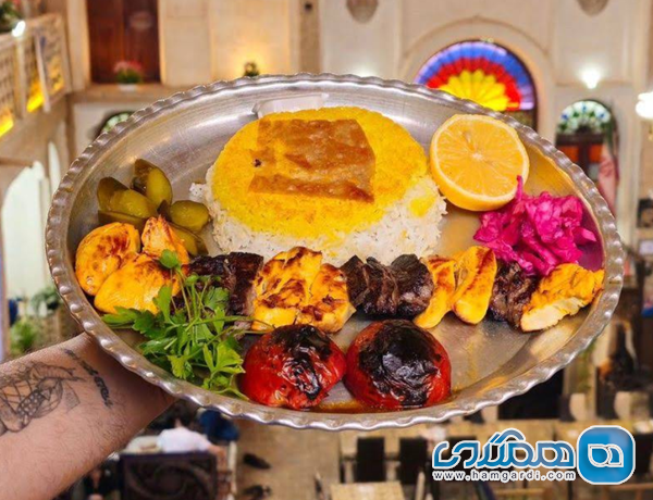 رستورانهای سنتی کاشان 1404: راهنمای جامع بهترین سفره خانه های نزدیک بازار و باغ فین از رزرو تا انتخاب اولویت