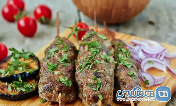 رستوران های ارومیه 1404: بهترین باغ رستوران ها و مراکز سرو غذای محلی آذری ارومیه کباب گشنیز و کوفته مرغ: قلب تپنده کوفته های محلی