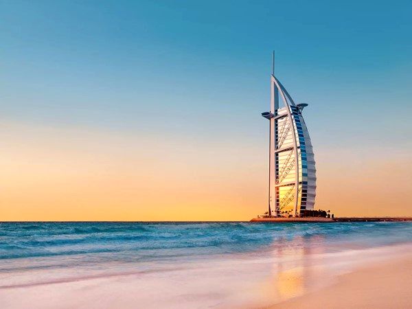 راهنمای انتخاب نوع ویزا برای سفر به دبی؛ کدام ویزا برای شما مناسبتر است؟ راهنمای انتخاب نوع ویزا برای سفر به دبی؛ کدام ویزا برای شما مناسبتر است؟