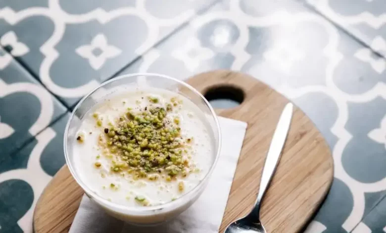طرز تهیه فرنی نارگیلی به روش ساده و سنتی/ دسر آسان و خوشمزه برای شب یلدا طرز تهیه فرنی نارگیلی به روش ساده و سنتی/ دسر آسان و خوشمزه برای شب یلدا
