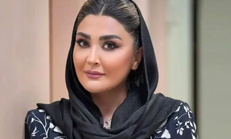 استایل شیک خانم بازیگر با لباس و کلاه کریسمسی+ عکس استایل شیک خانم بازیگر با لباس و کلاه کریسمسی+ عکس