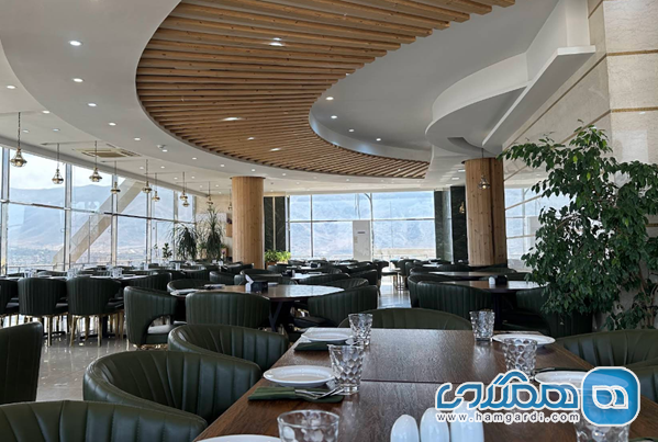 رستوران برگ: چرخش در آسمان اراک