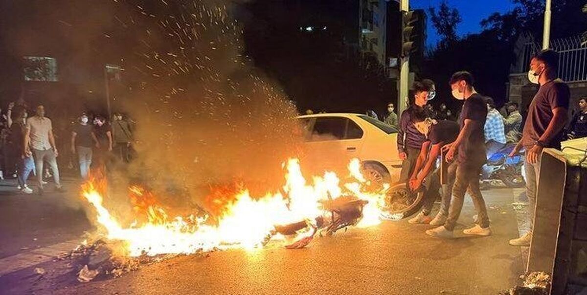 نامه انجمن مشاوره ایران به انجمن روانشناسی آمریکا: آیا تشویق نوجوان برای حضور در اغتشاشات، مصداق رفتار‌های حقوق بشری است؟!