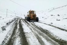 بارش سنگین برف برخی جاده‌های این استان را مسدود کرد + فیلم