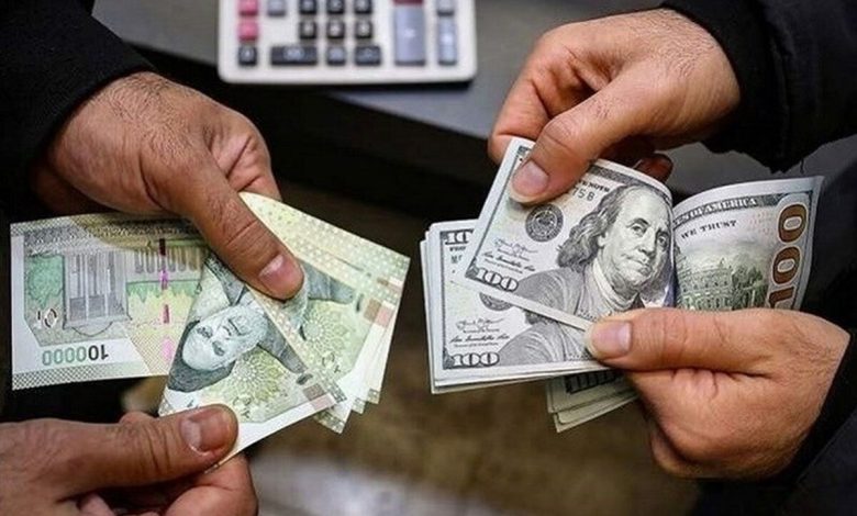 فروش دلار زیر قیمت بازار/ شرایط خرید در خیابان فردوسی اعلام میشود فروش دلار زیر قیمت بازار/ شرایط خرید در خیابان فردوسی اعلام میشود