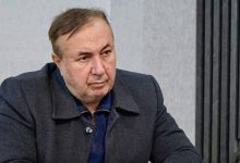 یک مُشت محتکرِ دانه‌درشت، پیاده نظام دشمن شده‌اند/ یقه‌ سلاطینِ و حامیان آنان را بگیرید