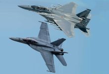 سقوط دو جنگنده F/A-18 آمریکایی به علت یک حادثه عجیب در آسمان + فیلم