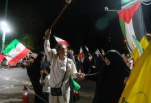 با حرف‌های مفت بی‌حجاب و با حجاب خون آقا را پایمال نکنید/ کنایه یک مداح در تجمع شبانه به امام جمعه رشت