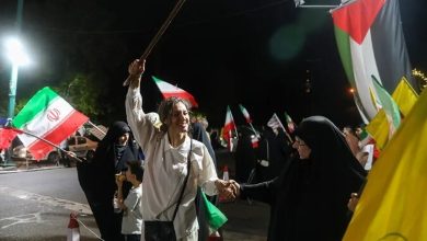 با حرف‌های مفت بی‌حجاب و با حجاب خون آقا را پایمال نکنید/ کنایه یک مداح در تجمع شبانه به امام جمعه رشت
