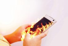 لحظه آتش گرفتن تلفن همراه در باشگاه ورزشی + فیلم