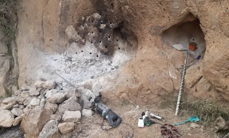 دستگیری ۵ نفر مرتبط با حفاری غیرمجاز در تپه تاریخی حسینآباد دستگیری ۵ نفر مرتبط با حفاری غیرمجاز در تپه تاریخی حسینآباد