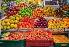 فروش دانه‌ای میوه در بازار؛ بازتابی از بحران اقتصادی در ایران