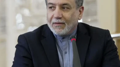 استقبال عراقچی از پیام رهبر معظم انقلاب استقبال عراقچی از پیام رهبر معظم انقلاب