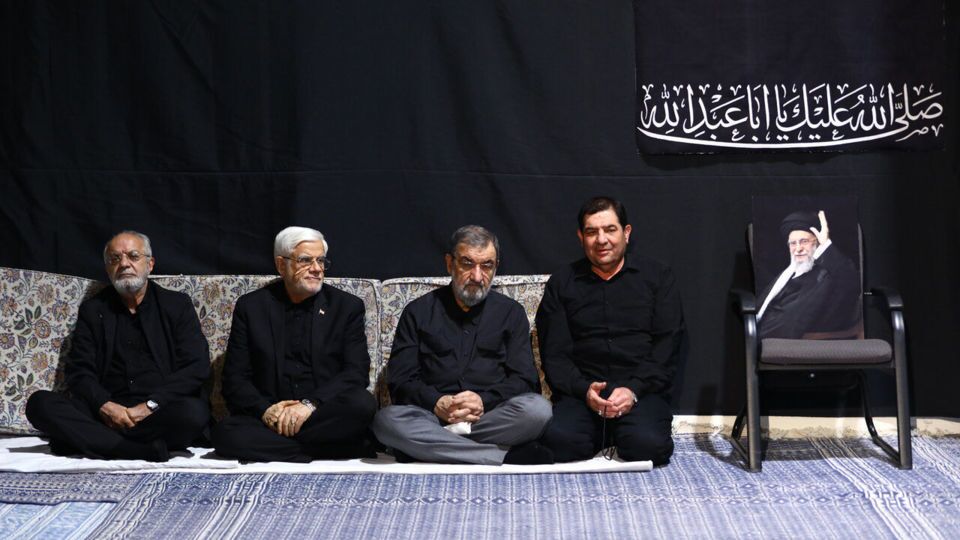 گریه محسن رضایی مقابل صندلی رهبر شهید + عکس