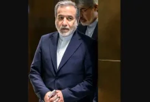 اولین تصاویر از حضور عراقچی در حرم امام حسین و حضرت عباس + فیلم