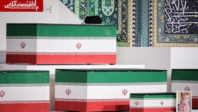 اشک‌های سید حسن خمینی در مراسم تشییع رهبر شهید + عکس
