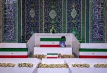 اقامه نماز بر پیکر رهبر شهید