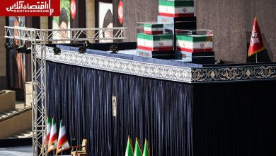 اقامه نماز بر پیکر رهبر شهید در قم آغاز شد اقامه نماز بر پیکر رهبر شهید در قم آغاز شد