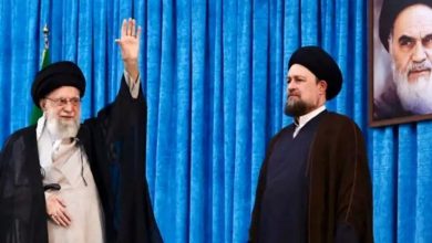 حضور حسن خمینی در مشهد برای مراسم تشییع رهبر شهید