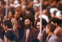 تصویر دیده‌نشده از مراسم خاکسپاری همسر امام خمینی / رهبر شهید و هاشمی رفسنجانی حضور داشتند + عکس